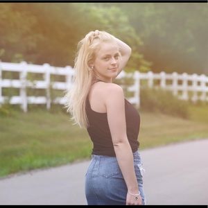 Meet your Posher, Abby